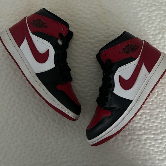 Nike Jordan mids sneakers - Picture 1 of 5